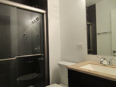 4th image of 1054 N Ashland Ave #2FRONT