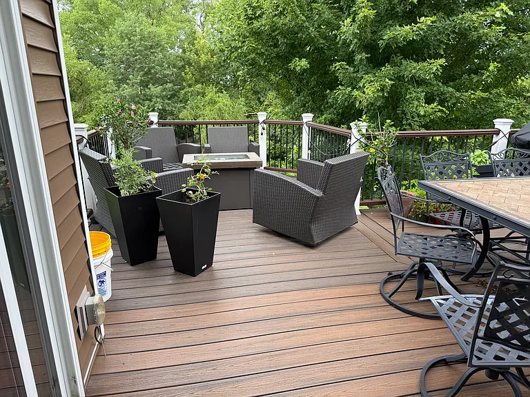 Deck seating area
