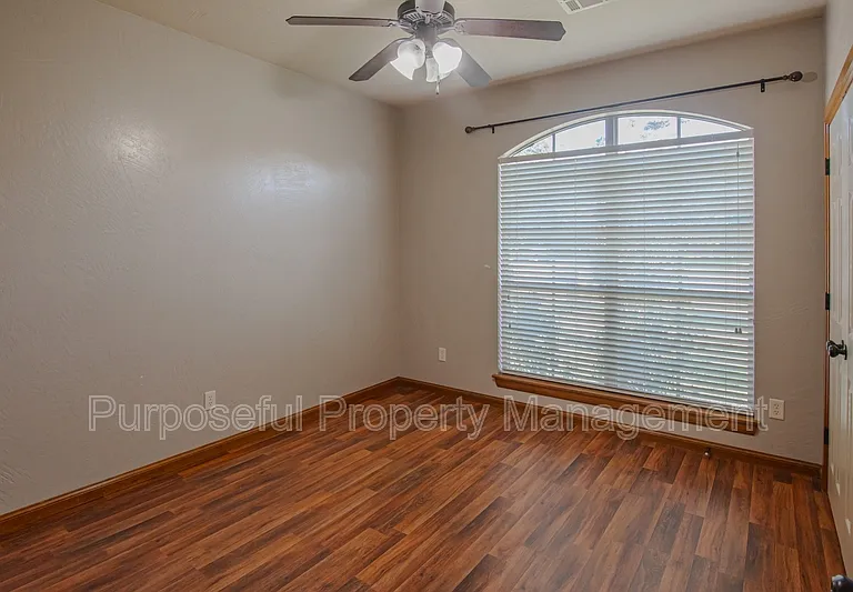 8833 NW 114th Cir — Photo 8