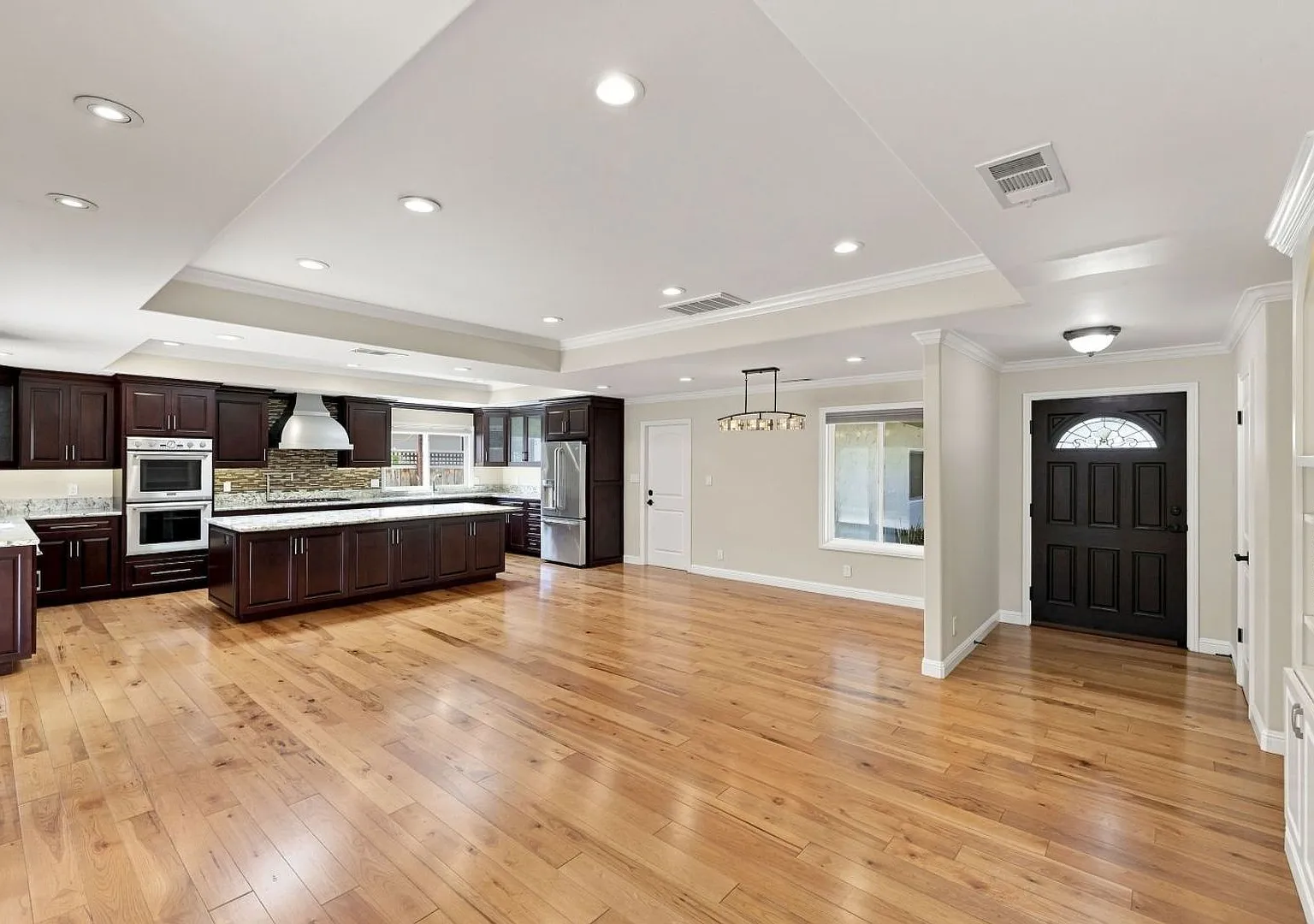 Stunningly Updated 3 Bed, 2 Bath Home w/ AC! — Photo 1