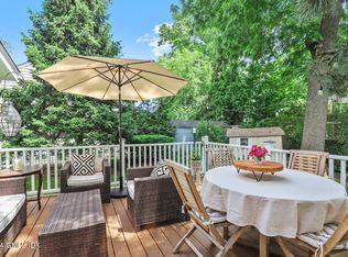 8 Willow Ln, Old Greenwich, CT 06870