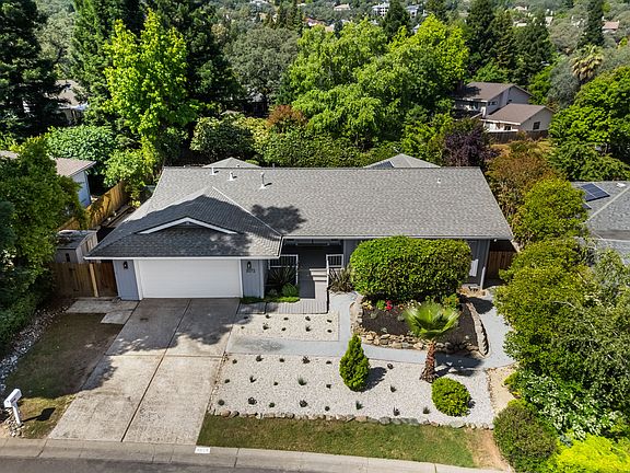 3rd image of 3072 Latham Ln