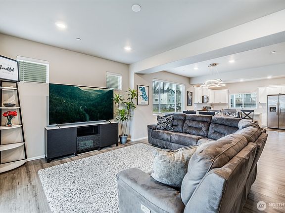 4th image of 17539 110th Avenue E #H
