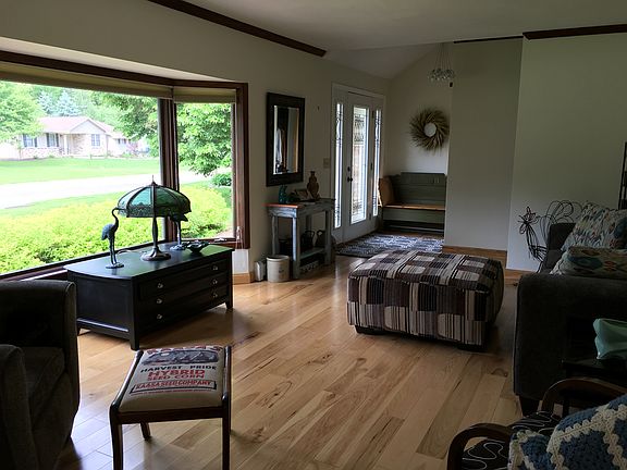 4th image of 701 Lake Shore Dr