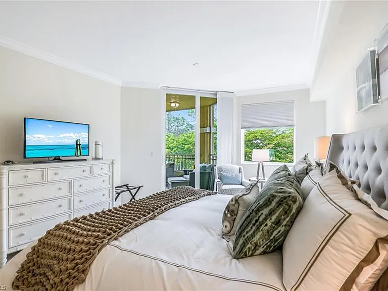 2728 Tiburon Blvd E #302 — Photo 20