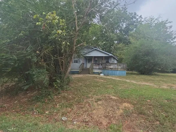 208 Carolina Ave, Parsons, TN 38363