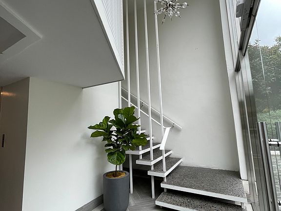 5th image of 333 S Reeves Dr APT 206
