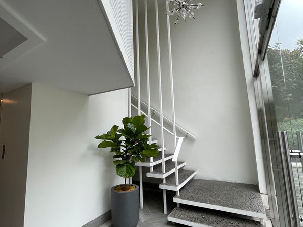 333 S Reeves Dr APT 207