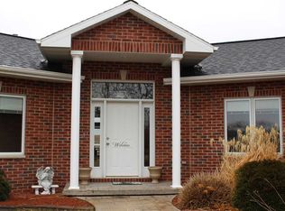 17837 185th St, Manchester, IA 52057