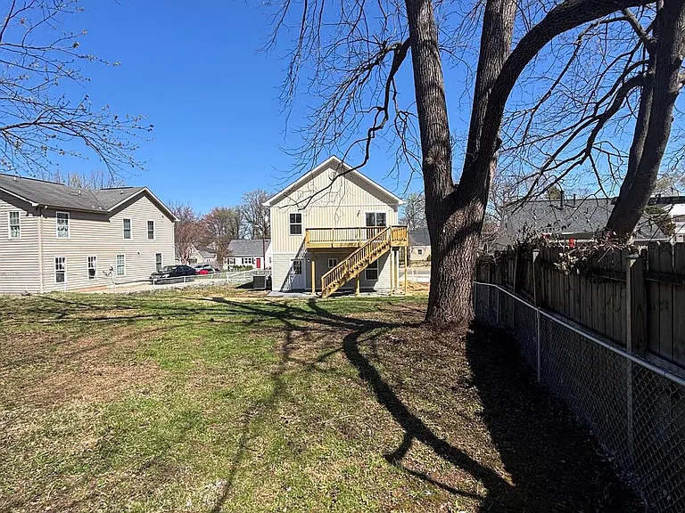 129 Evans St — Photo 53