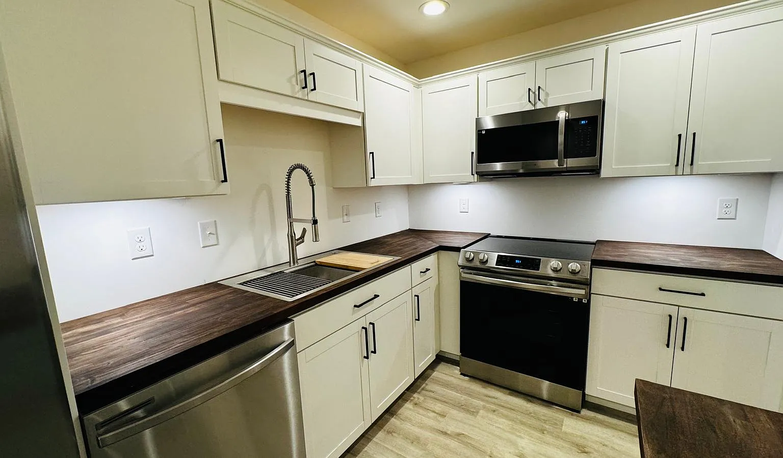 2 bed, 2.5 bath, 1050 sqft, $1,500 — Photo 3