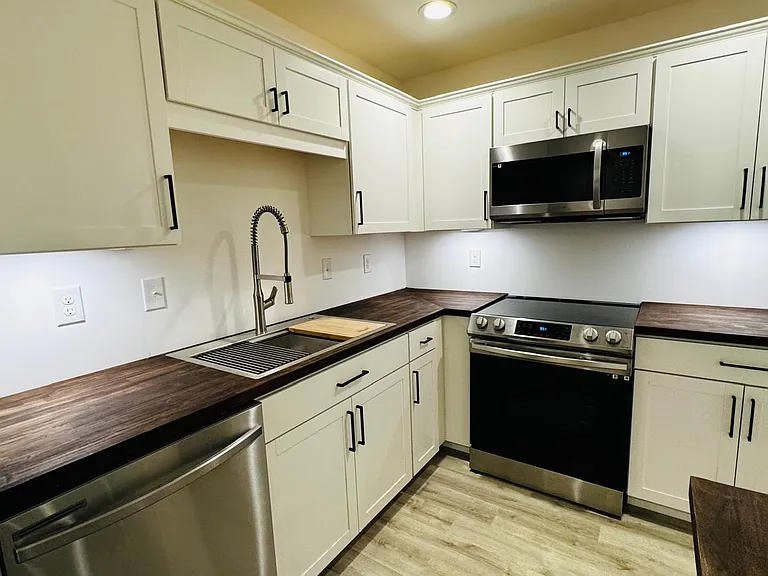 275 Pepperhill Dr — Photo 3