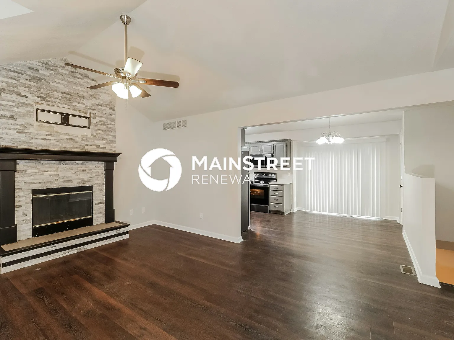 1432 N W Foxboro Rd — Photo 3