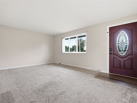 4th image of 320 Overlook Dr