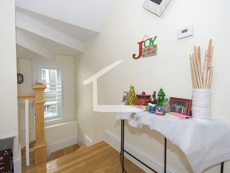 88 Linden St — Photo 5