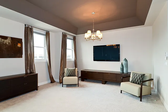 Luxurious 5BR Home Near Maxwell Street — Photo 3