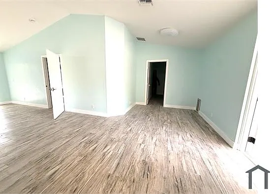 5 bed, 2200 sqft, $4,500 — Photo 3