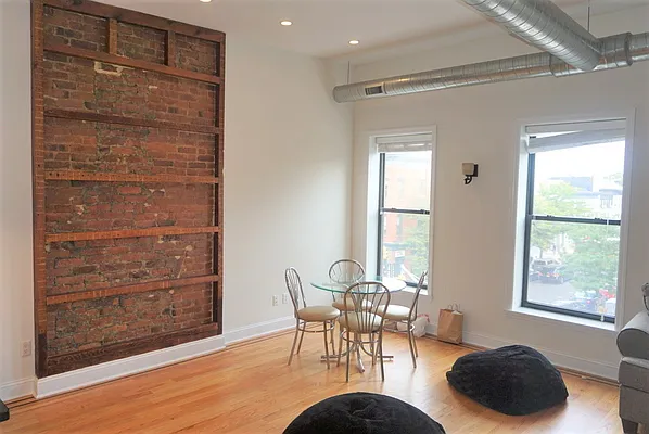 Rented by EXR | media 2