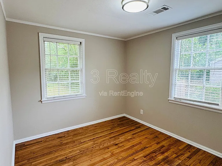 301 Bradley Dr — Photo 18