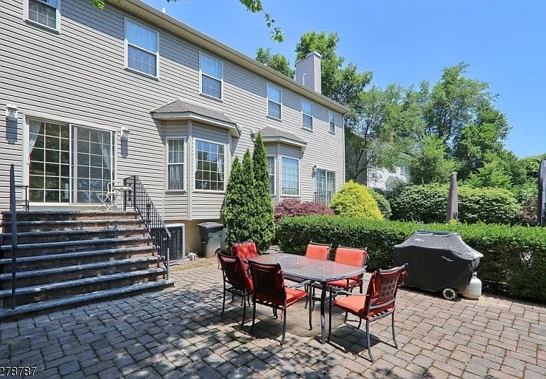 64 Park Ave — Photo 22