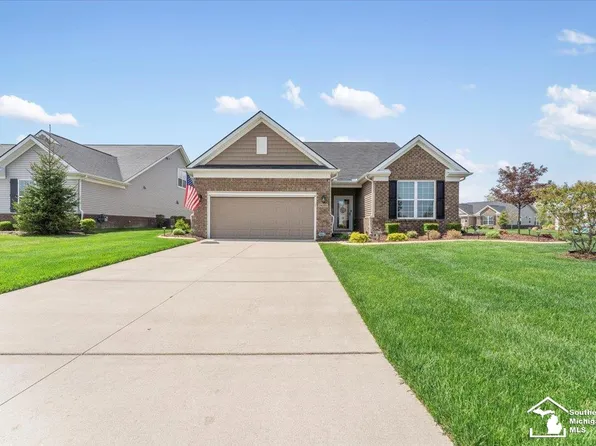 24250 Leelanau Ln, Brownstown, MI 48134