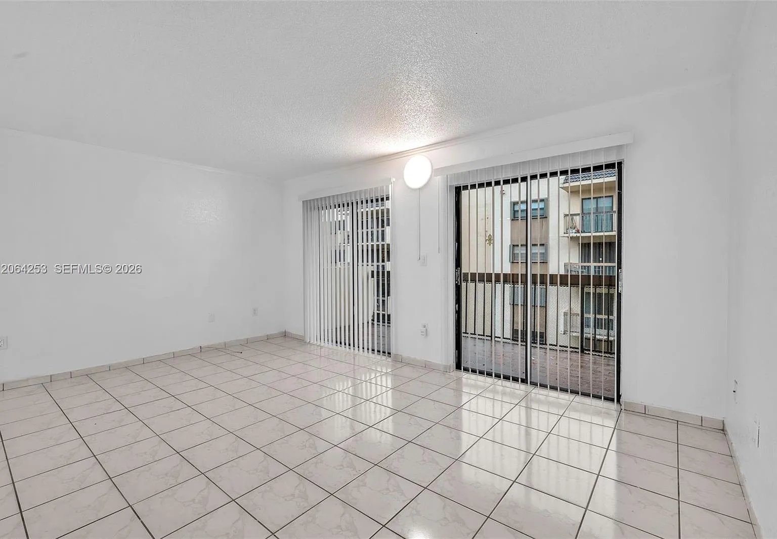 Aragon Towers Condo — Photo 4
