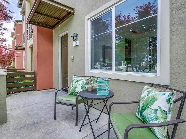1056 Duane Ct — Photo 2