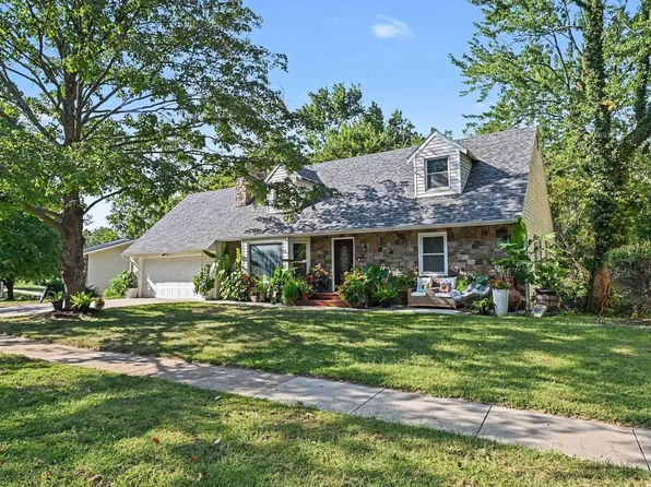 2905 Rimrock Dr, Lawrence, KS 66047