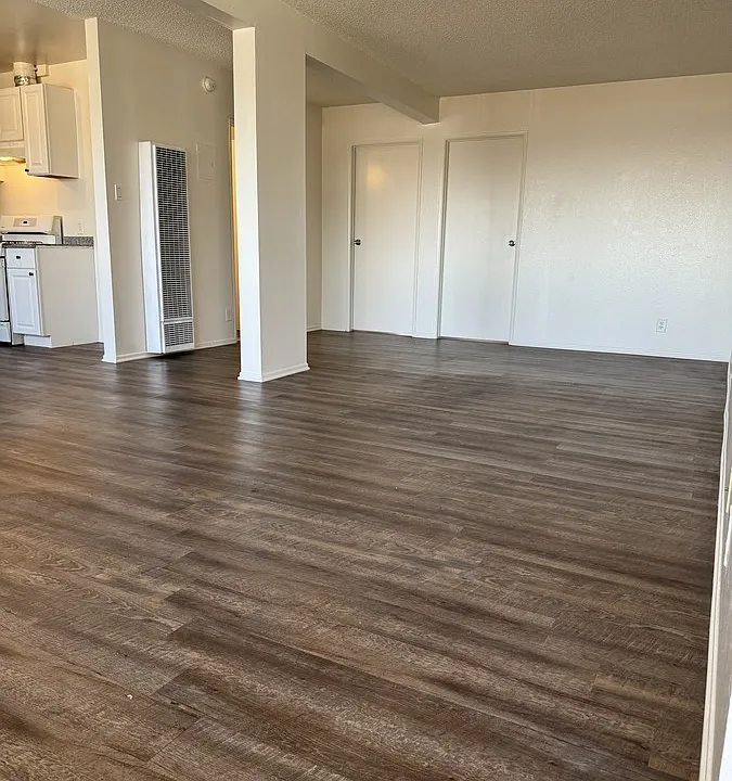 724 Bernard St #6