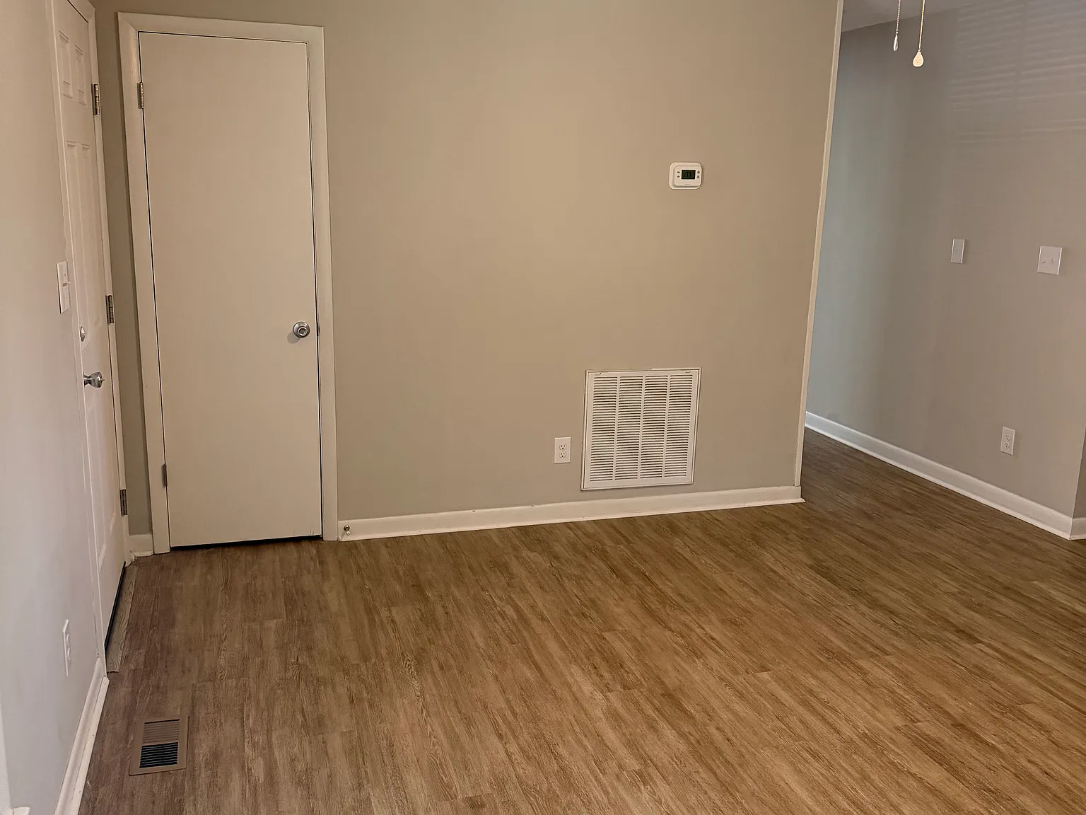 2409 Emeline Pl — Photo 2