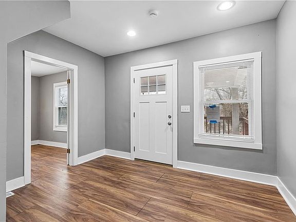 3rd image of 5038 S Benton Ave