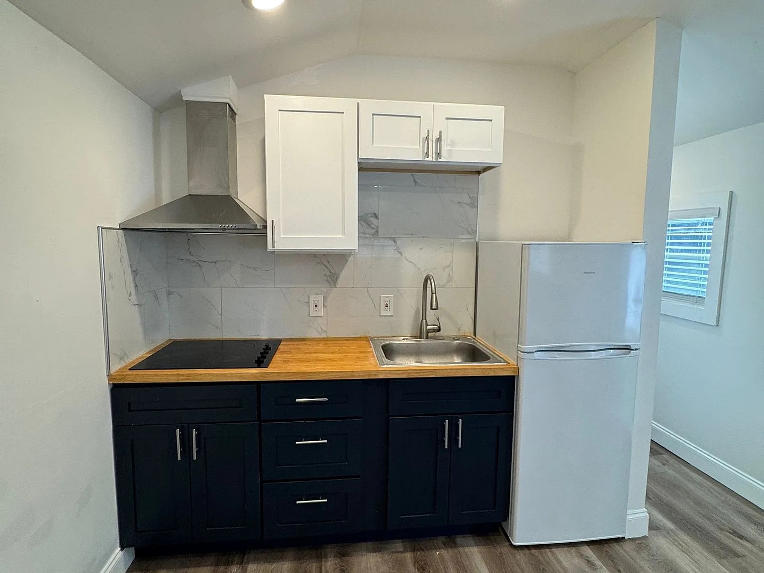 1325 E Main St — Photo 2