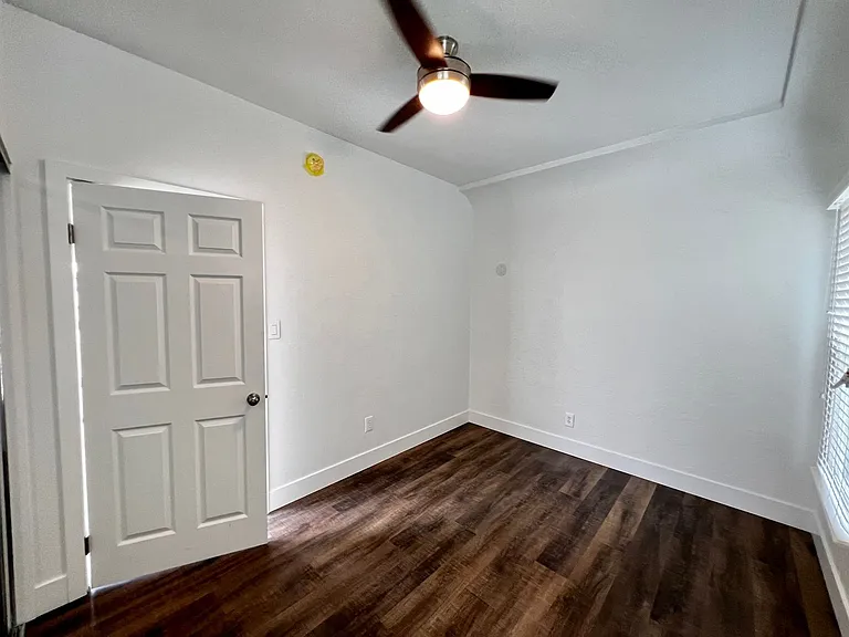 three Bedroom — Photo 7