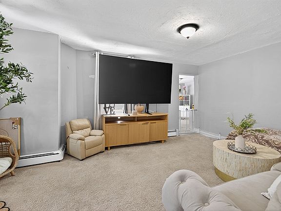 3rd image of 227 Riverbend St