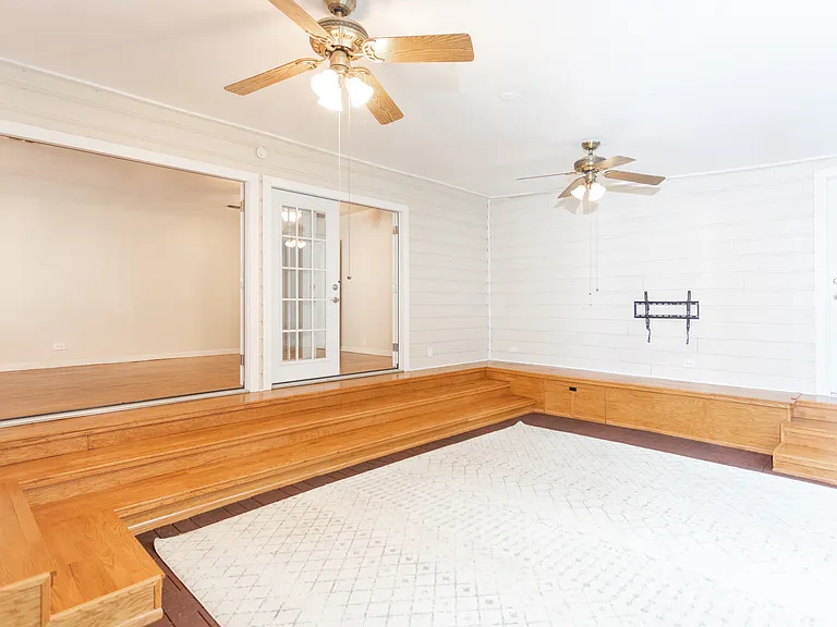 349 Irvington Dr — Photo 4