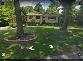 10 Hamilton Ln, Chestnut Ridge, NY 10977