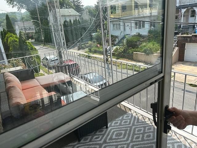 1st image of 27 Howard St