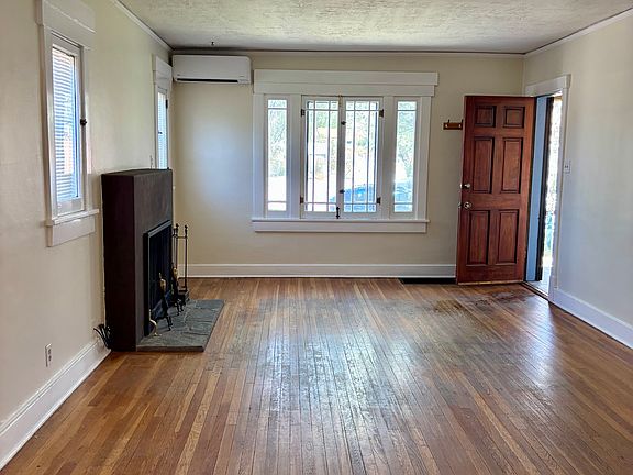 2nd image of 215 Wellesley Dr NE APT A