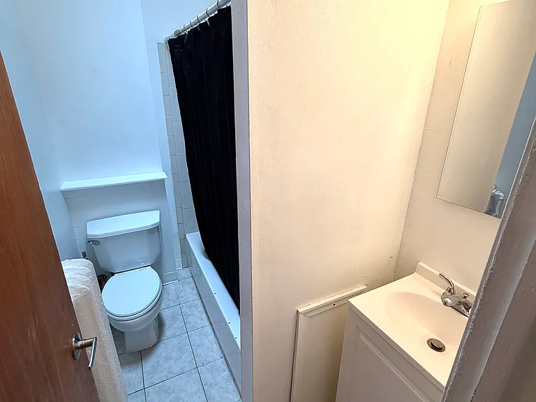 605 Lindley Ave — Photo 7