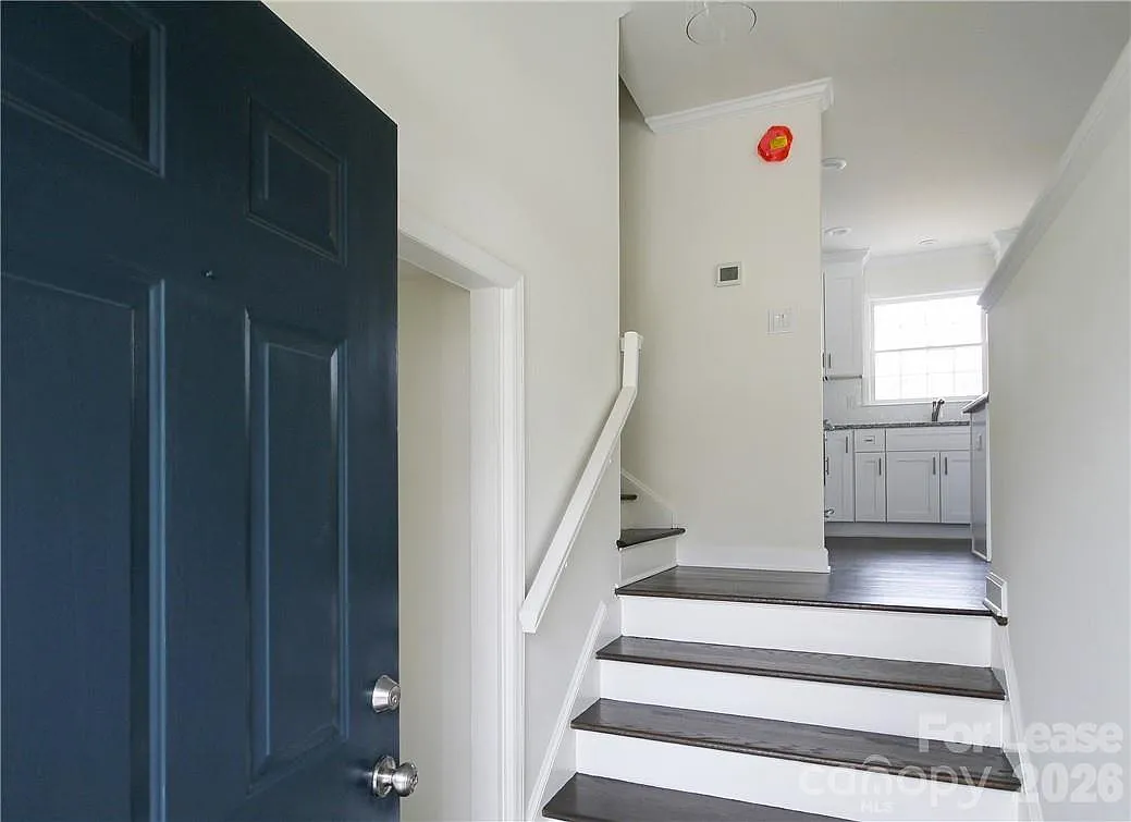 4 bed, 3.0 bath, 1781 sqft, $3,800 — Photo 3