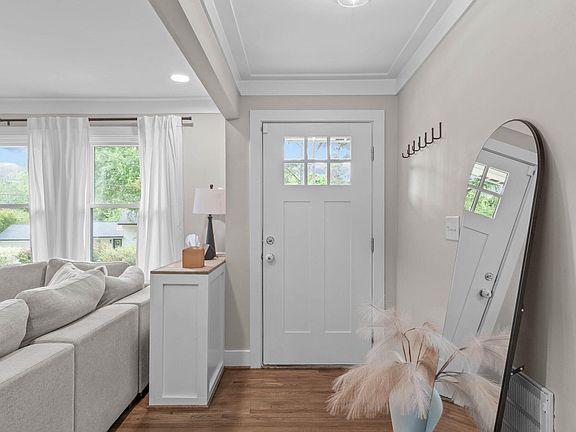 2nd image of 1403 Maple Ave
