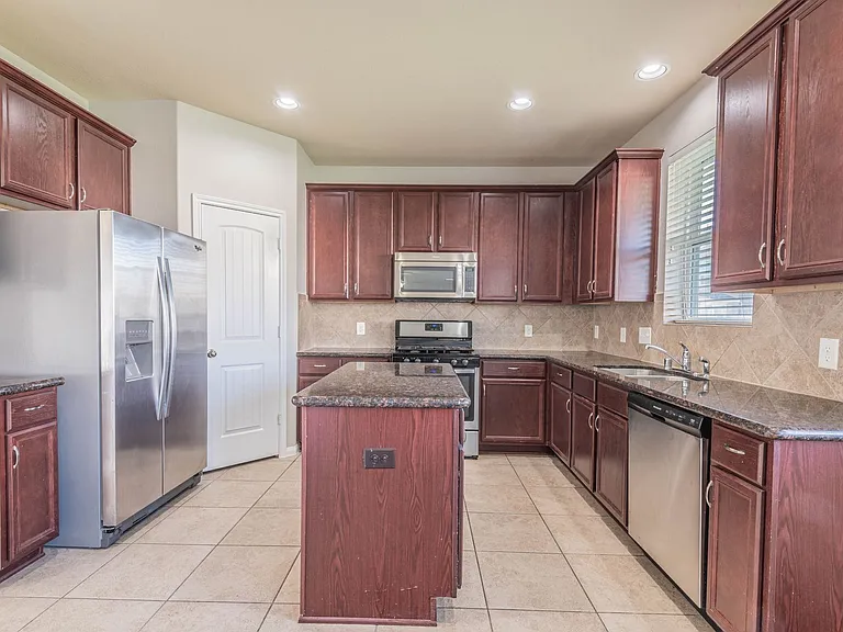 24726 Colonial Elm Dr — Photo 8