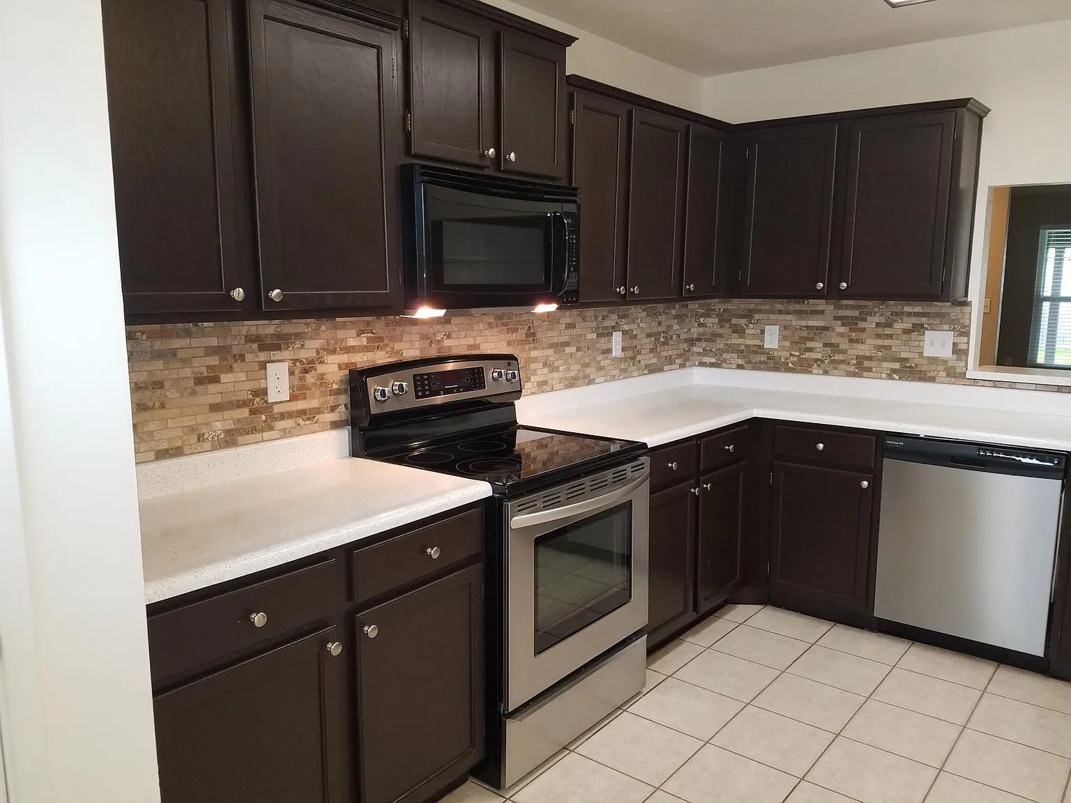 3 bed, 1577 sqft, $2,500 — Photo 4