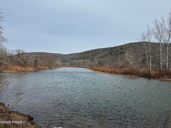 3rd image of 992 Winterdale Rd