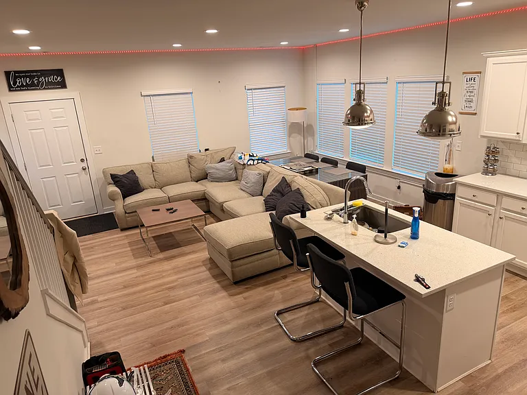 221 Morgan Dr — Photo 2