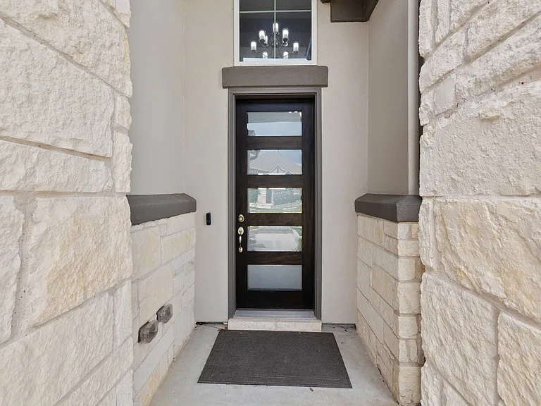 20512 Christie Marie Ln — Photo 4