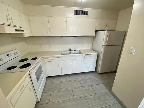 Building Photo - 1245 E Vine St #3