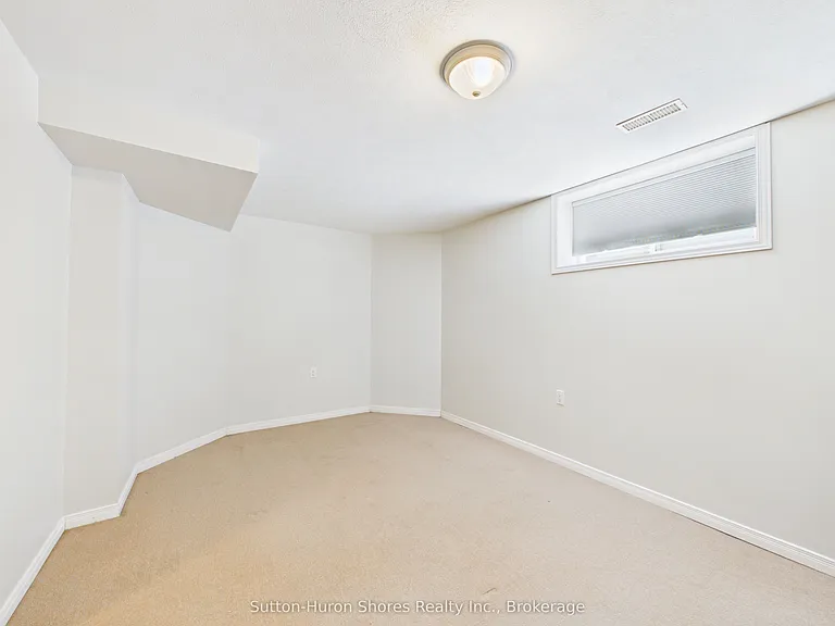 14 Eastgate Dr — Photo 22