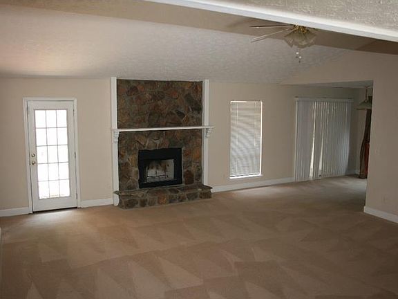 4th image of 1055 Park Forest Dr