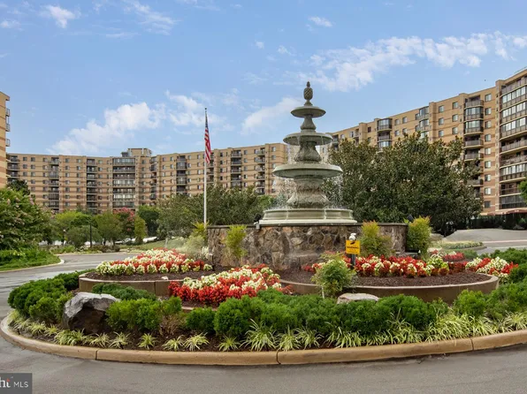 8380 Greensboro Dr APT 906, Mc Lean, VA 22102